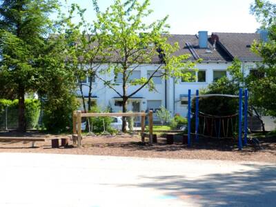 Blick auf Spielplatz